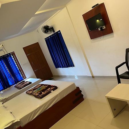 Dakshinakasi Guest House Thirunelly Exterior photo