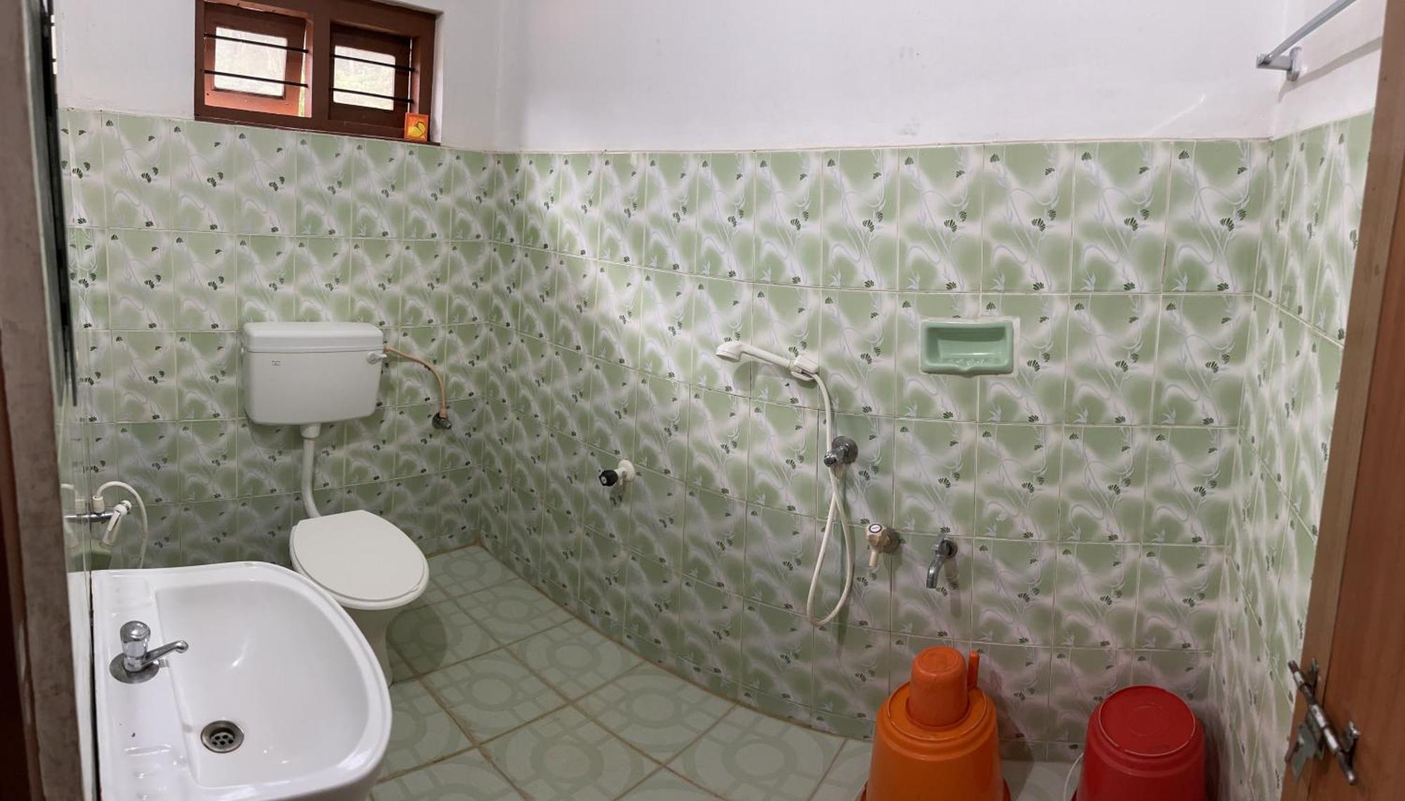 Dakshinakasi Guest House Thirunelly Exterior photo