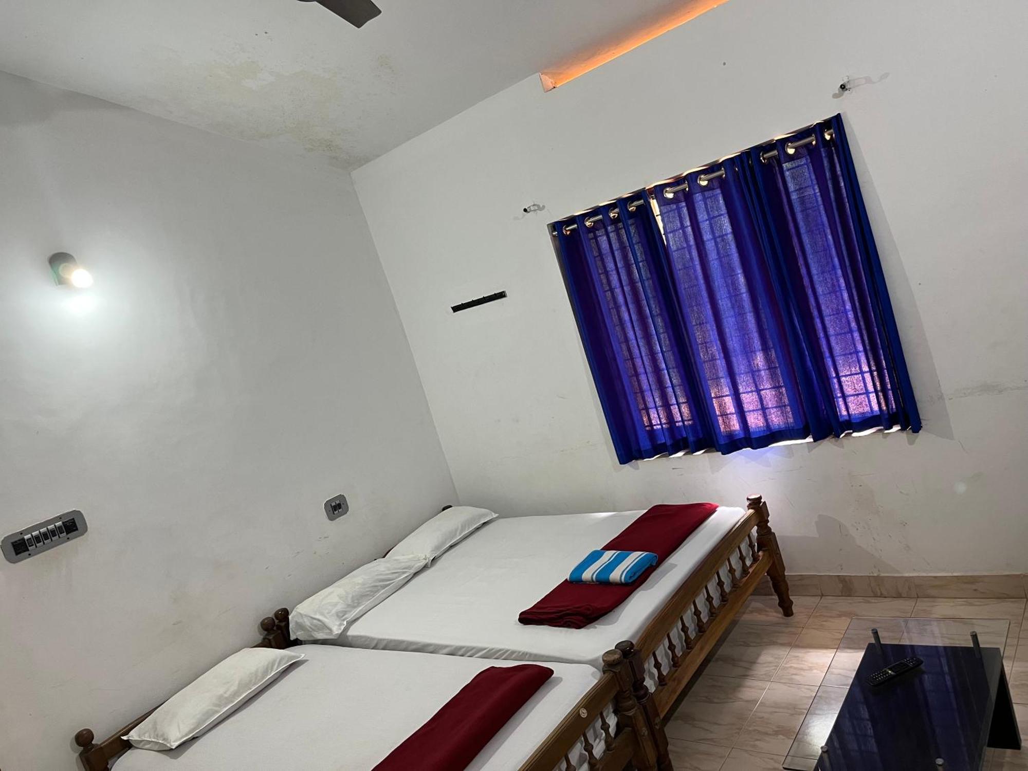 Dakshinakasi Guest House Thirunelly Exterior photo